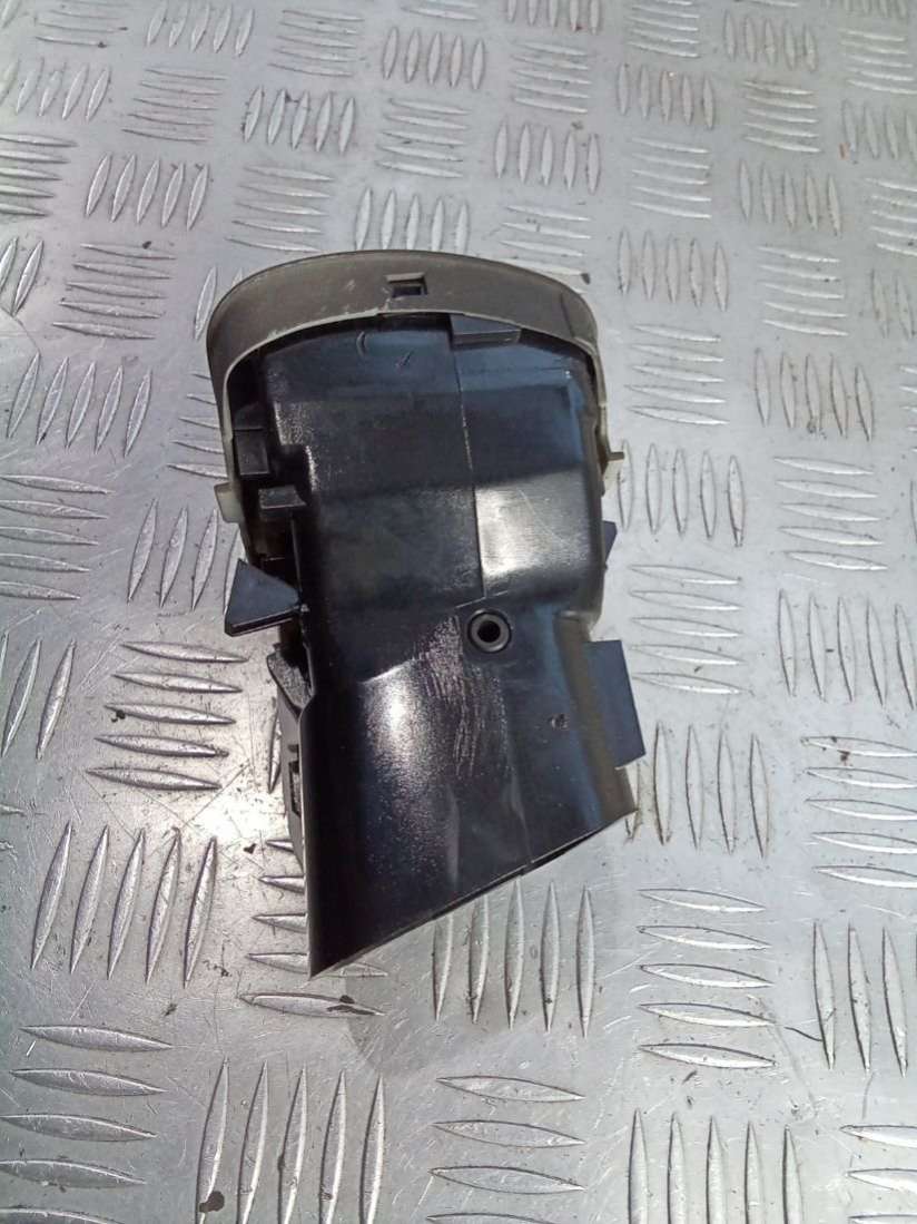 3B0819704D Дефлектор обдува салона  Volkswagen Passat B5 2003г. | Фото № 2  3B0819704D Дефлектор обдува салона  Volkswagen Passat B5 2003г. - Фото 2