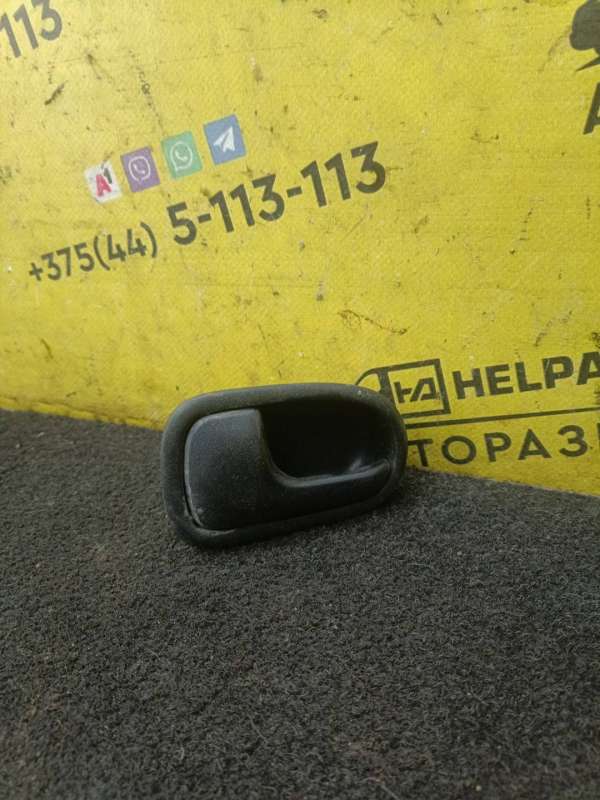 Ручка внутренняя передняя левая Mazda 626 GE седан 1996г. | Фото № 1 Ручка внутренняя передняя левая Mazda 626 GE седан 1996г. - Фото 1