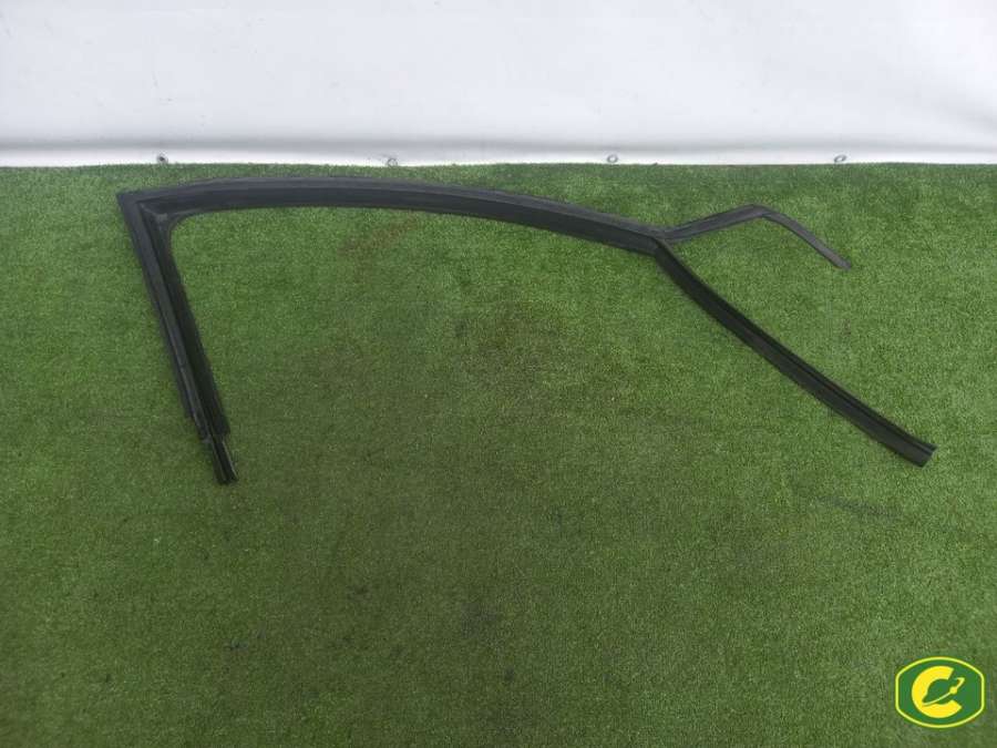 Уплотнитель двери передней правой Volkswagen Polo 2018г. | Фото № 1 Уплотнитель двери передней правой Volkswagen Polo 2018г. - Фото 1