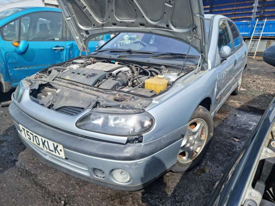 Коллектор выпускной Renault Laguna 1 (1993-2000) Хетчбэк 5дв. 1999г. | Фото № 12 Коллектор выпускной Renault Laguna 1 (1993-2000) Хетчбэк 5дв. 1999г. - Фото 12