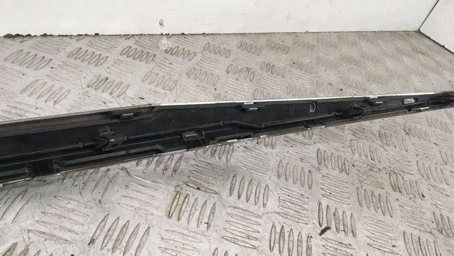 51137211167 Накладка двери (крышки) багажника BMW 5 GT хетчбэк 5 дв. 2011г. | Фото № 4 51137211167 Накладка двери (крышки) багажника BMW 5 GT хетчбэк 5 дв. 2011г. - Фото 4