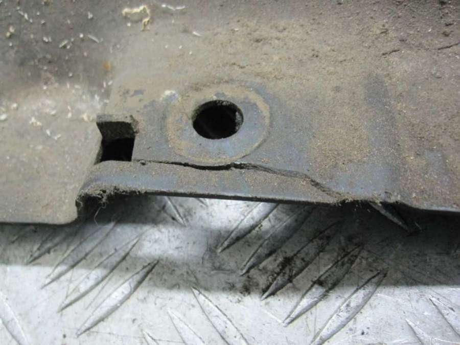 7128502 Защита (пыльник) двигателя  BMW 1 E81/E82/E87/E88 2006г. | Фото № 3  7128502 Защита (пыльник) двигателя  BMW 1 E81/E82/E87/E88 2006г. - Фото 3