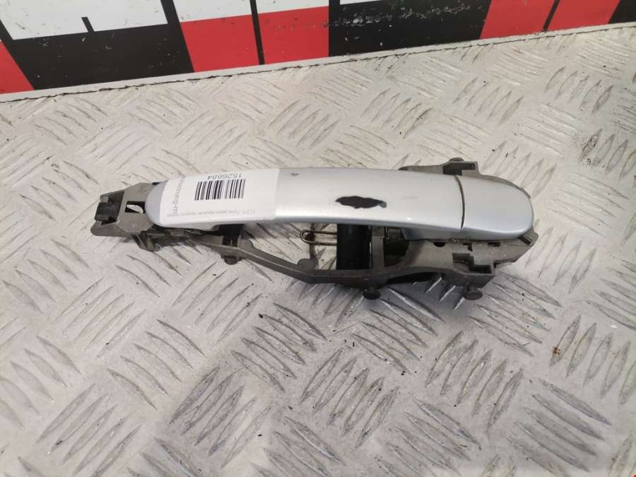 1K0837885A Ручка двери наружная передняя правая Skoda Fabia 2 (5J) (2007-2014) Универсал 2010г. | Фото № 2 1K0837885A Ручка двери наружная передняя правая Skoda Fabia 2 (5J) (2007-2014) Универсал 2010г. - Фото 2