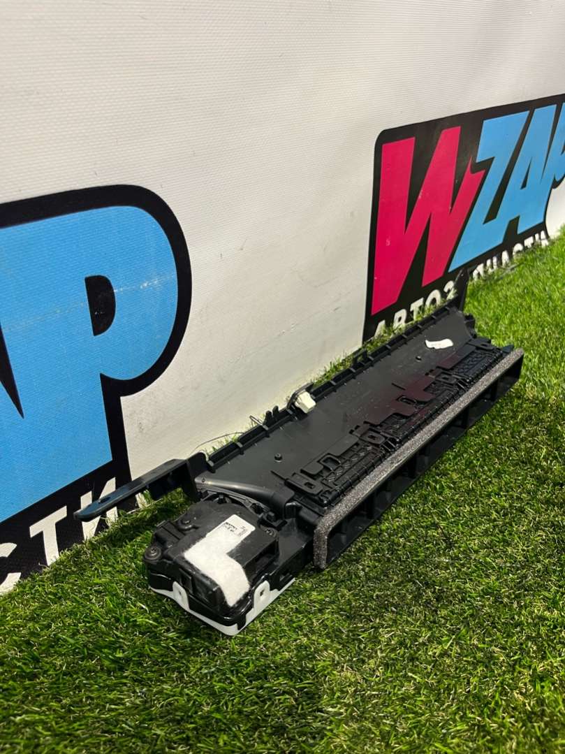 1135554-00-A Дефлектор обдува салона левый Tesla Model 2022г. | Фото № 4 1135554-00-A Дефлектор обдува салона левый Tesla Model 2022г. - Фото 4