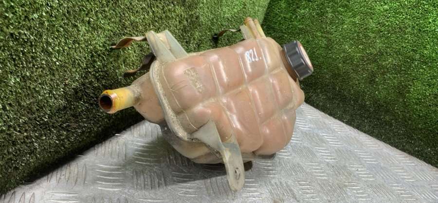 Бачок расширительный Opel Sintra минивэн 1997г. | Фото № 2 Бачок расширительный Opel Sintra минивэн 1997г. - Фото 2