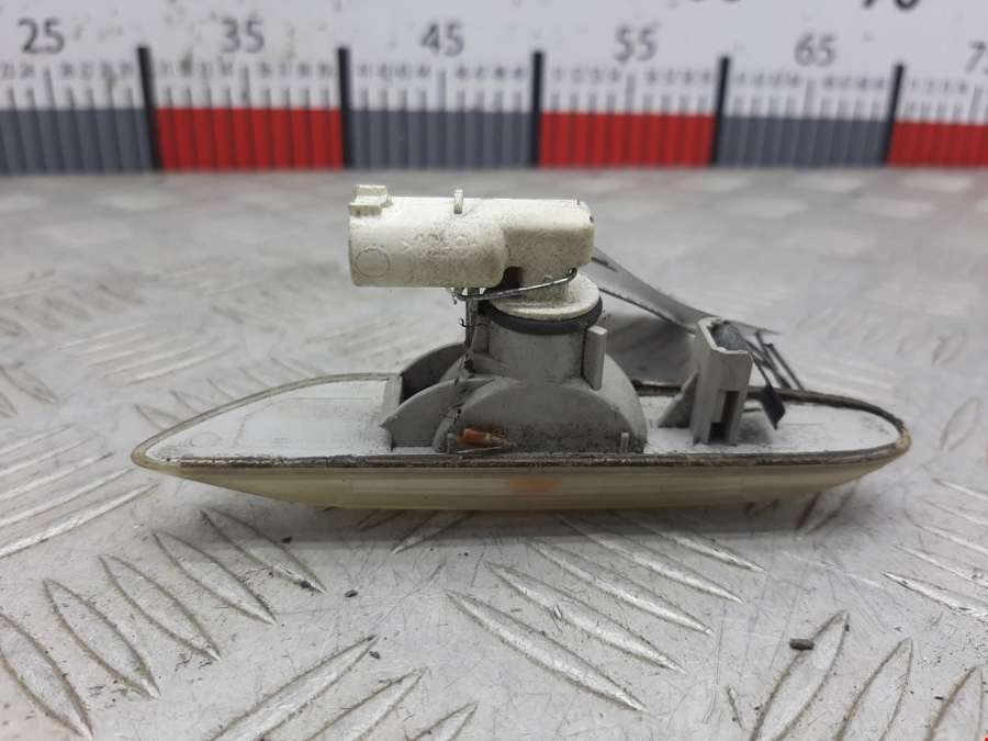 Повторитель указателя поворота левый BMW 3-Series (E90/E91/E92/E93) (2004-2013) Седан 2010г. | Фото № 2 Повторитель указателя поворота левый BMW 3-Series (E90/E91/E92/E93) (2004-2013) Седан 2010г. - Фото 2