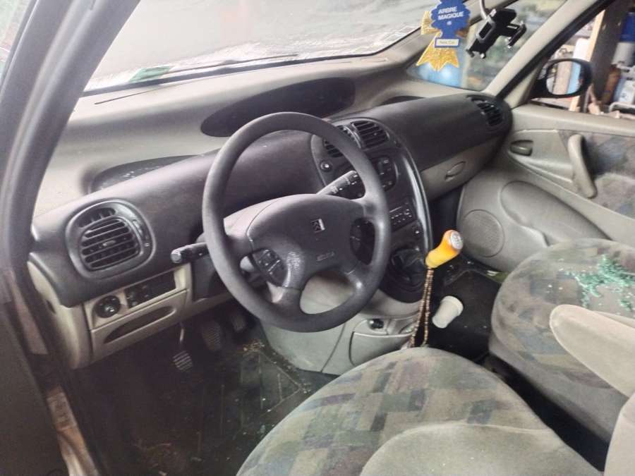 Накладка декоративная (молдинг) стекла двери задней левой Citroen Xsara Picasso (1999-2012) Минивэн 2002г. | Фото № 9 Накладка декоративная (молдинг) стекла двери задней левой Citroen Xsara Picasso (1999-2012) Минивэн 2002г. - Фото 9