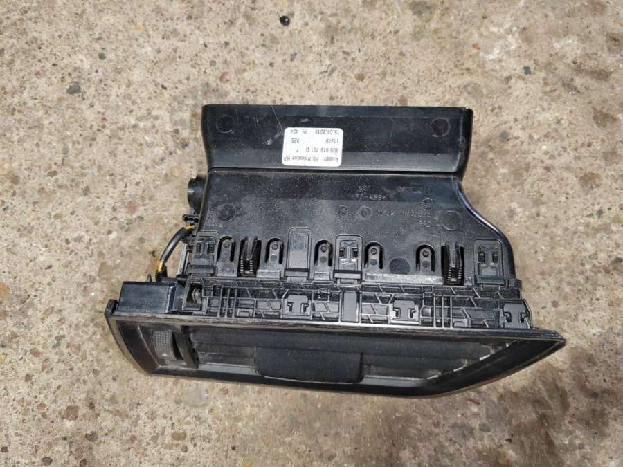 3V0819701D Дефлектор обдува салона  Skoda Skoda Superb 3 2019 0000г. | Фото № 2  3V0819701D Дефлектор обдува салона  Skoda Skoda Superb 3 2019 0000г. - Фото 2