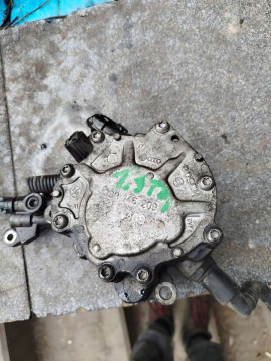 038145209 Насос вакуумный  Audi A3 8P (2003-2005) 2003г. | Фото № 4  038145209 Насос вакуумный  Audi A3 8P (2003-2005) 2003г. - Фото 4