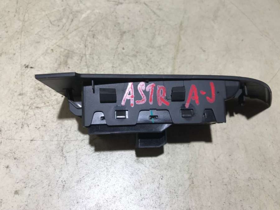 Блок управления стеклоподъемниками Opel Astra J 2012г. | Фото № 3 Блок управления стеклоподъемниками Opel Astra J 2012г. - Фото 3