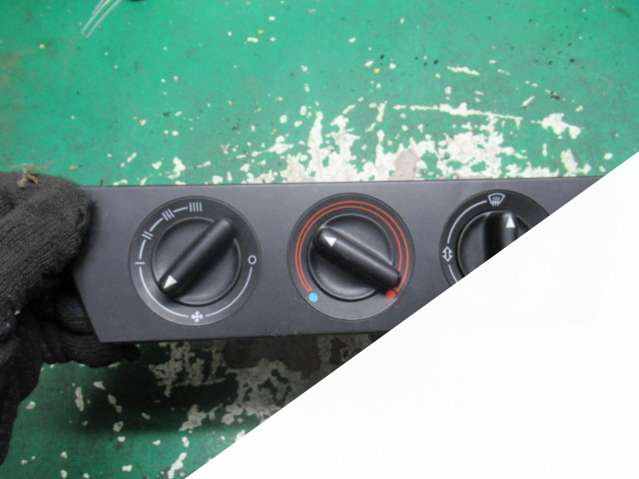 Блок управления печки/климат-контроля Audi A6 1995г. | Фото № 1 Блок управления печки/климат-контроля Audi A6 1995г. - Фото 1