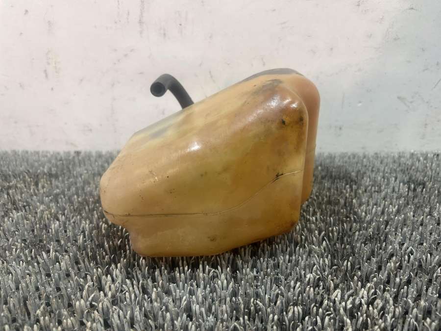 16470-02040 Бачок расширительный Toyota Carina E T190 хэтчбек 1995г. | Фото № 4 16470-02040 Бачок расширительный Toyota Carina E T190 хэтчбек 1995г. - Фото 4