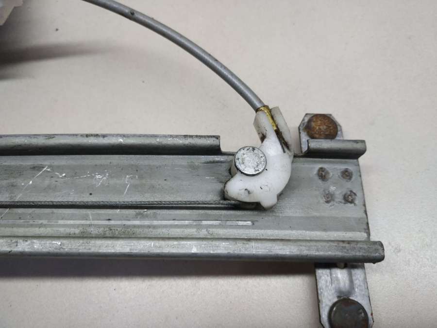 Стеклоподъемник электрический задний правый  Hyundai Sonata Y3 1995г. | Фото № 5   Стеклоподъемник электрический задний правый  Hyundai Sonata Y3 1995г. - Фото 5