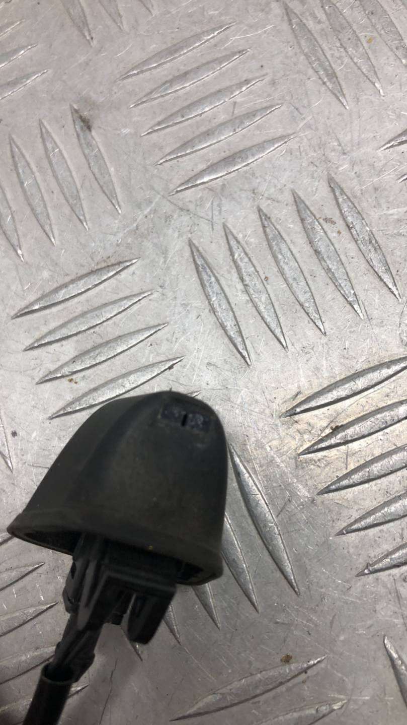 8365385 Форсунка омывателя BMW 3 седан 2006г. | Фото № 4 8365385 Форсунка омывателя BMW 3 седан 2006г. - Фото 4