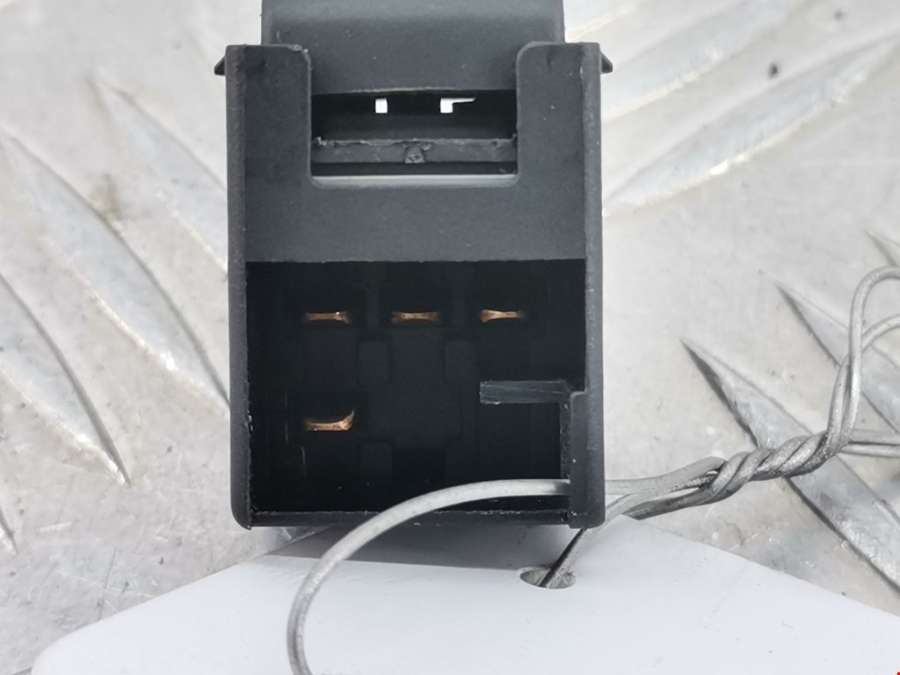 3B0959855 Кнопка стеклоподъемника Volkswagen Passat 5 (1996-2000) Седан 1998г. | Фото № 3 3B0959855 Кнопка стеклоподъемника Volkswagen Passat 5 (1996-2000) Седан 1998г. - Фото 3