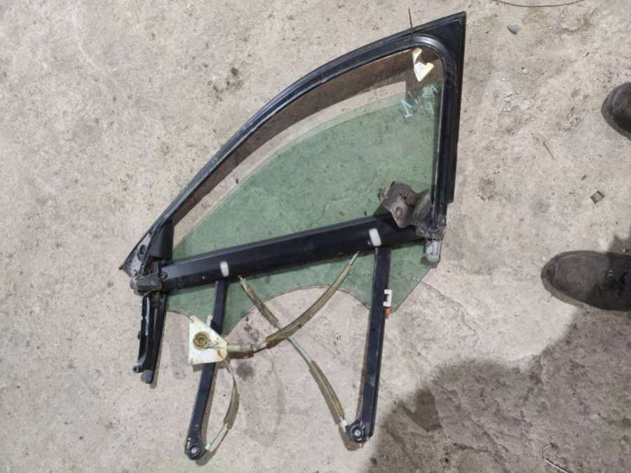 Стеклоподъемник электрический передний правый Audi A3 8P (S3,RS3) 2005г. | Фото № 2 Стеклоподъемник электрический передний правый Audi A3 8P (S3,RS3) 2005г. - Фото 2