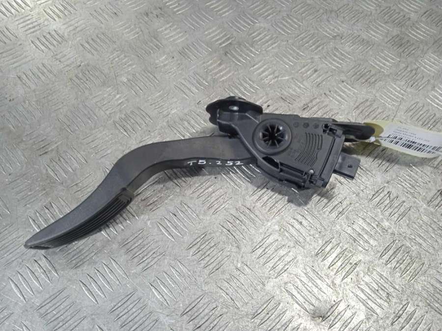 6PV933370-17 Педаль газа Tesla Model X 2019г. | Фото № 1 6PV933370-17 Педаль газа Tesla Model X 2019г. - Фото 1