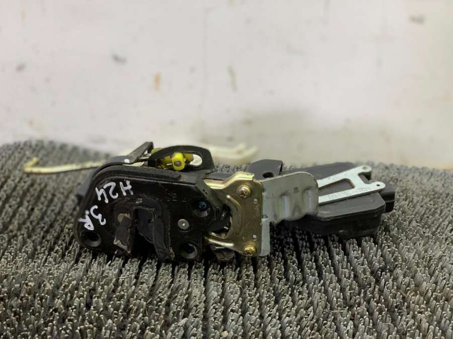 Замок двери задней правой Hyundai Santa Fe 1 поколение внедорожник 2001г. | Фото № 1 Замок двери задней правой Hyundai Santa Fe 1 поколение внедорожник 2001г. - Фото 1