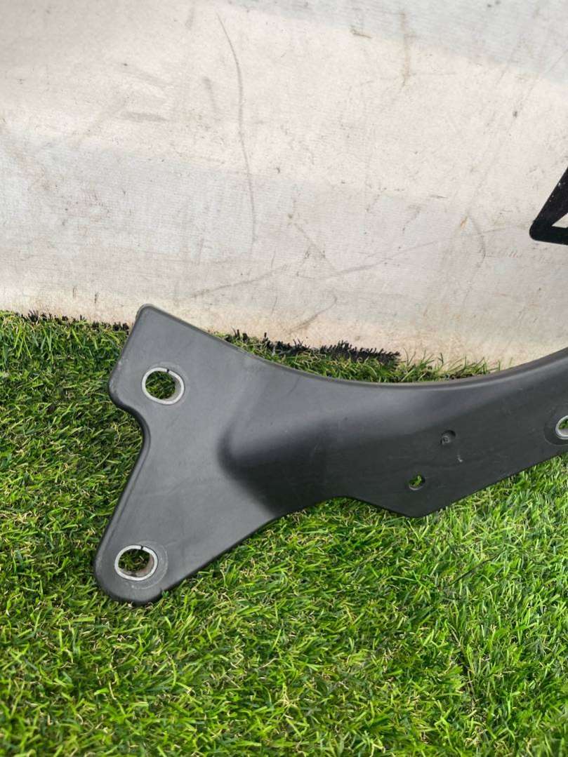 FR3B-63021A37-AD Пластик моторного отсека  Ford Mustang 2020г. | Фото № 4  FR3B-63021A37-AD Пластик моторного отсека  Ford Mustang 2020г. - Фото 4