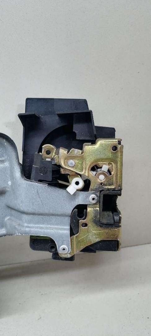 7701038406 Замок двери передней правой  Renault Laguna  хетчбэк 5 дв. 2000г. | Фото № 3  7701038406 Замок двери передней правой  Renault Laguna  хетчбэк 5 дв. 2000г. - Фото 3