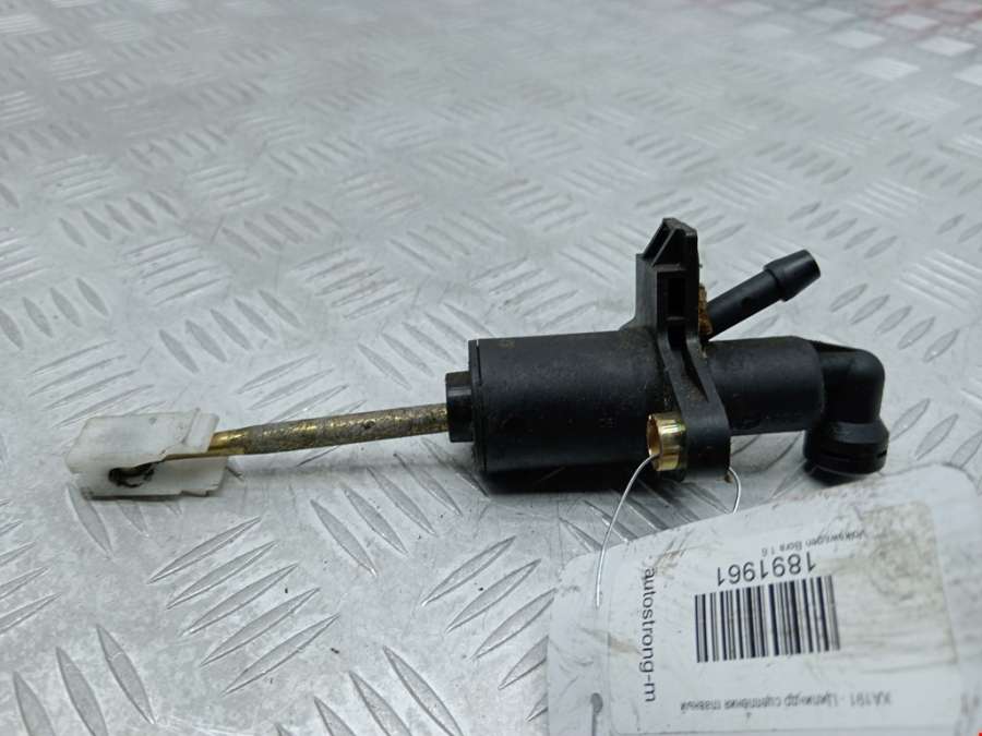 Цилиндр сцепления главный Volkswagen Bora(Jetta) (1998-2005) Седан 2000г. | Фото № 1 Цилиндр сцепления главный Volkswagen Bora(Jetta) (1998-2005) Седан 2000г. - Фото 1