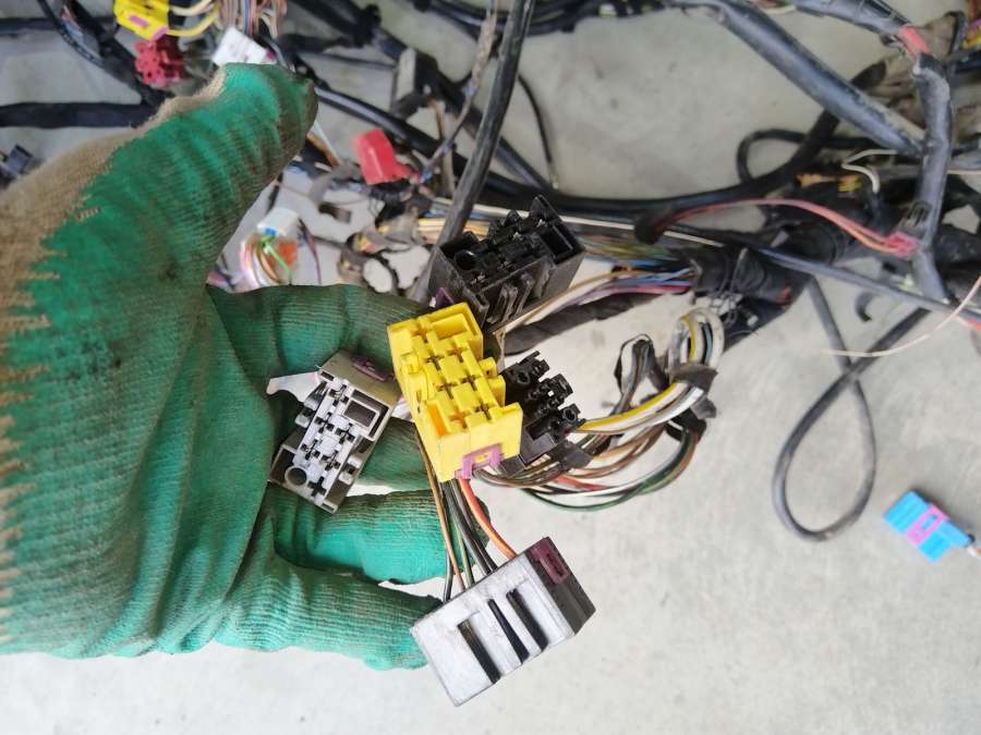 Проводка Audi A4 Универсал 1996г. | Фото № 10 Проводка Audi A4 Универсал 1996г. - Фото 10