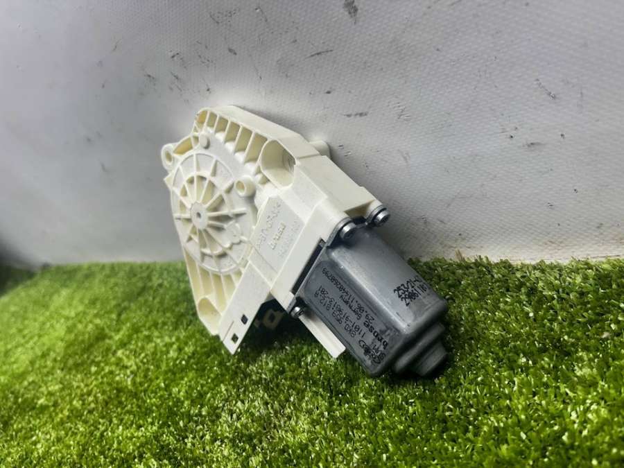 8K0959812A Моторчик стеклоподъемника задний правый Audi A4 B8 2011г. | Фото № 3 8K0959812A Моторчик стеклоподъемника задний правый Audi A4 B8 2011г. - Фото 3