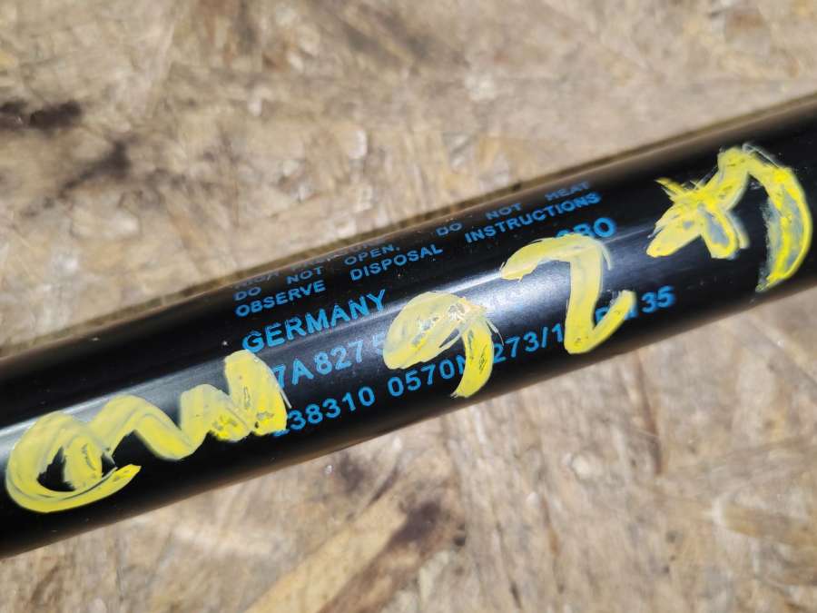 57A827550B Амортизатор крышки багажника  Skoda Skoda Karoq 2019 0000г. | Фото № 2  57A827550B Амортизатор крышки багажника  Skoda Skoda Karoq 2019 0000г. - Фото 2