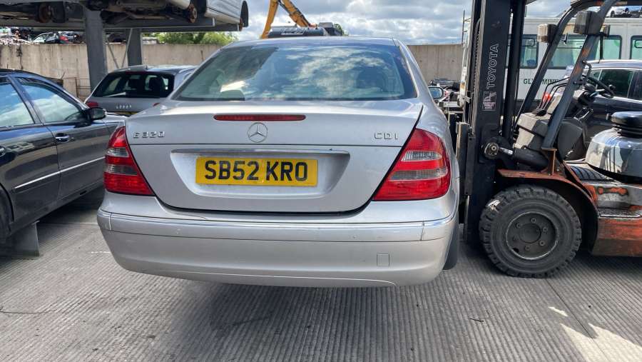 Решетка радиатора MERCEDES BENZ E-CLASS W211 2002г. | Фото № 2 Решетка радиатора MERCEDES BENZ E-CLASS W211 2002г. - Фото 2