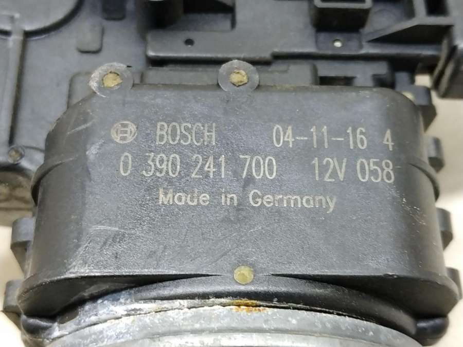 BOSCH0390241700 Моторчик передних стеклоочистителей (дворников)  Citroen C5  хетчбэк 5 дв. 2005г. | Фото № 4  BOSCH0390241700 Моторчик передних стеклоочистителей (дворников)  Citroen C5  хетчбэк 5 дв. 2005г. - Фото 4