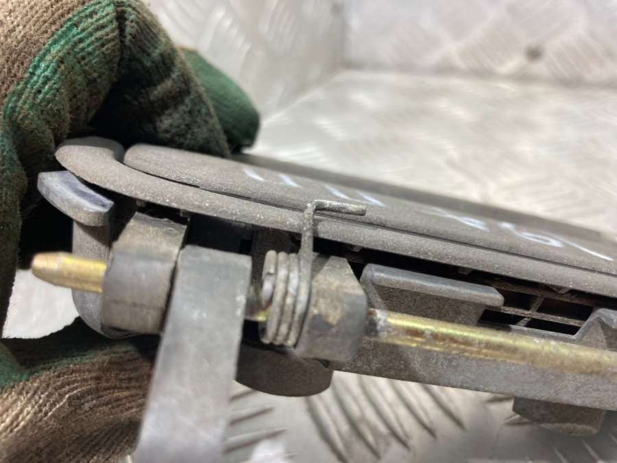 Ручка наружная передняя правая Opel Vectra A 1991г. | Фото № 4 Ручка наружная передняя правая Opel Vectra A 1991г. - Фото 4