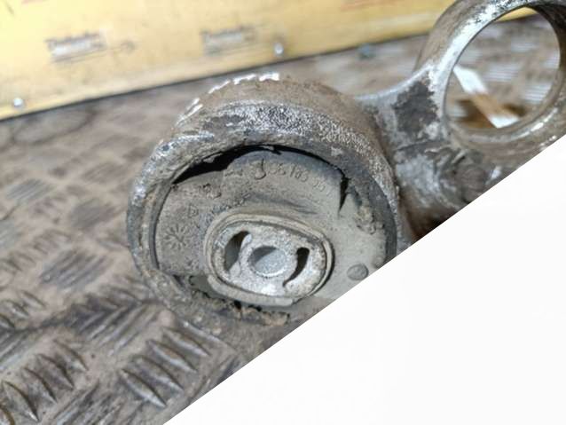 Кронштейн полуоси Citroen Xantia Хэтчбэк 5 дв. 1997г. | Фото № 1 Кронштейн полуоси Citroen Xantia Хэтчбэк 5 дв. 1997г. - Фото 1