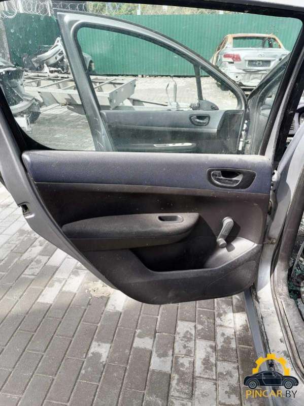 Обшивка двери задней левой (дверная карта) Peugeot 307 2002г. | Фото № 1 Обшивка двери задней левой (дверная карта) Peugeot 307 2002г. - Фото 1