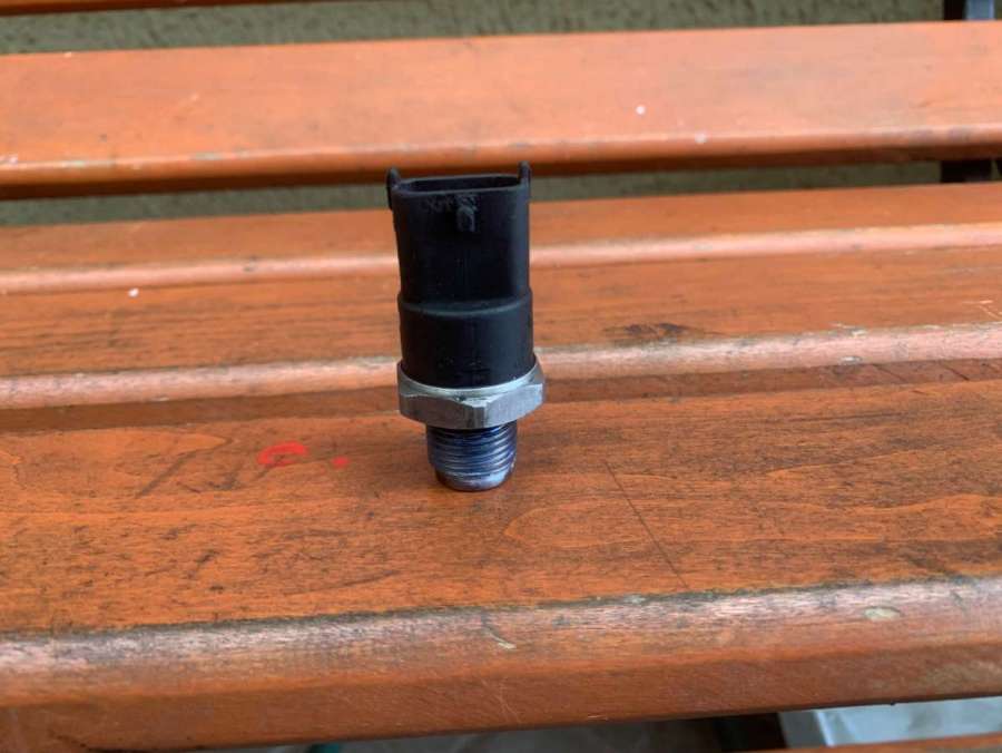 0281002651 0281002568 Датчик давления топлива Renault Espace 4 2005г. | Фото № 1 0281002651 0281002568 Датчик давления топлива Renault Espace 4 2005г. - Фото 1