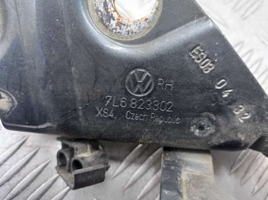 7L6823302 Петля капота правая  Volkswagen Touareg Джип 2004г. | Фото № 4  7L6823302 Петля капота правая  Volkswagen Touareg Джип 2004г. - Фото 4
