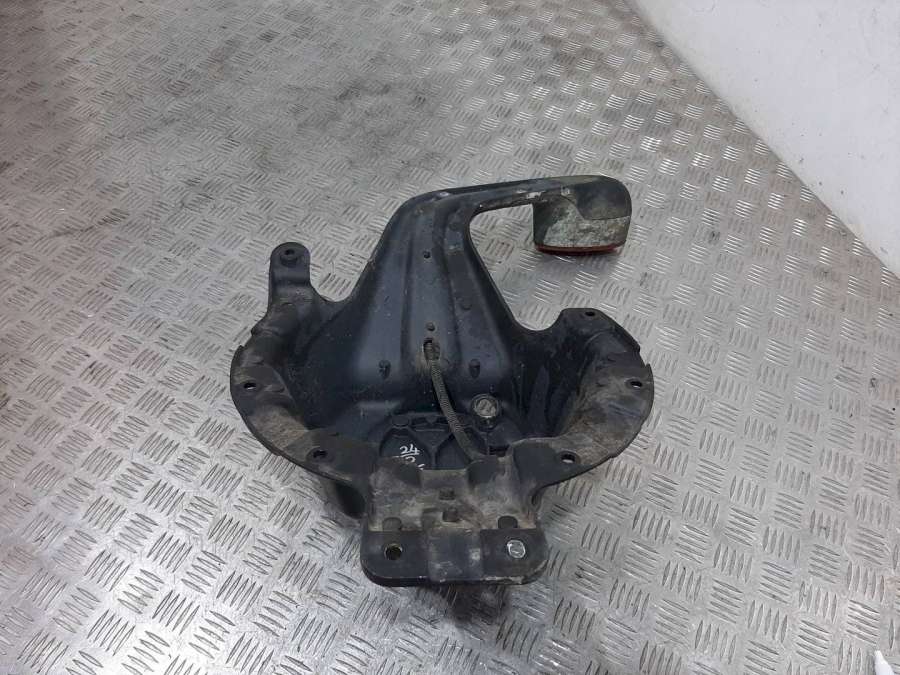 Крепление запаски Land Rover Freelander 2003г. | Фото № 1 Крепление запаски Land Rover Freelander 2003г. - Фото 1