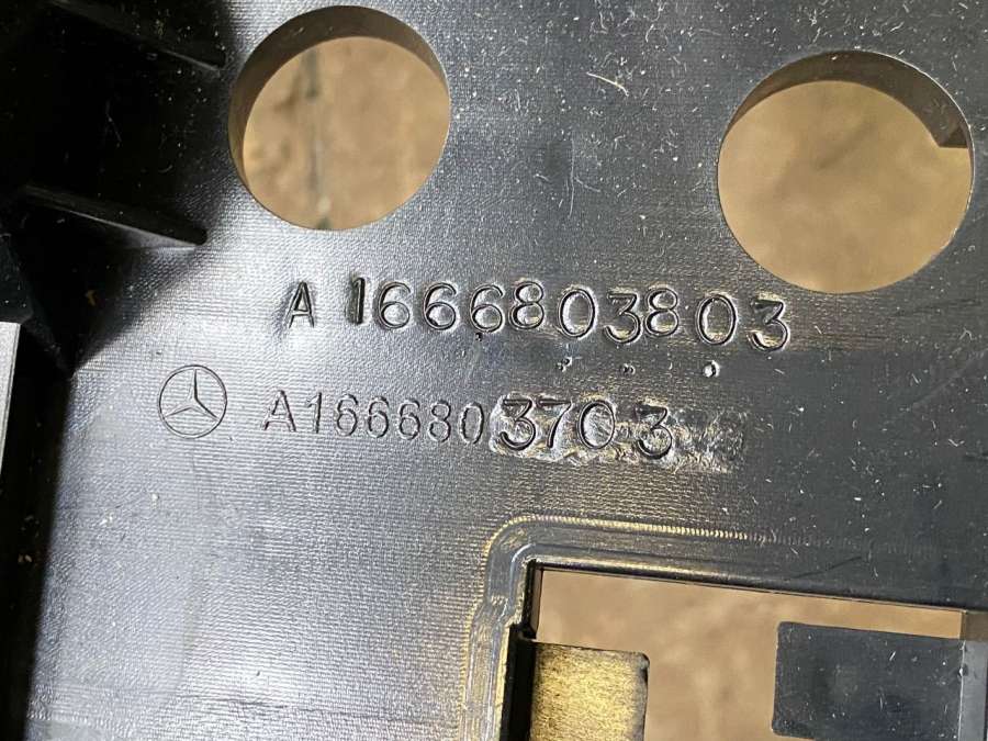 A1666803803 Консоль салона (кулисная часть) Mercedes GLS X166 2018г. | Фото № 4 A1666803803 Консоль салона (кулисная часть) Mercedes GLS X166 2018г. - Фото 4