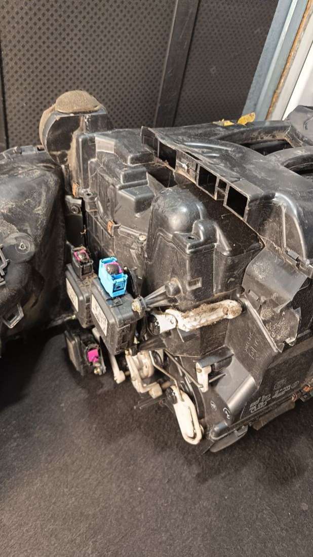 Корпус печки Audi A6 C5 (S6,RS6) 1998г. | Фото № 4 Корпус печки Audi A6 C5 (S6,RS6) 1998г. - Фото 4