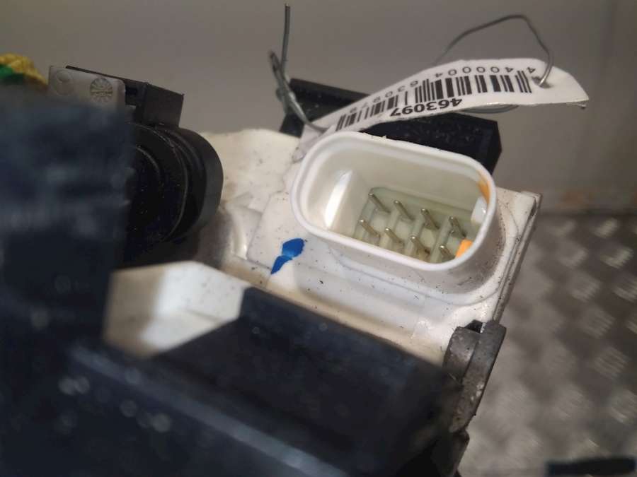 Замок двери задней правой Mercedes C-Class (W204) (2006-2015) Седан 2008г. | Фото № 2 Замок двери задней правой Mercedes C-Class (W204) (2006-2015) Седан 2008г. - Фото 2