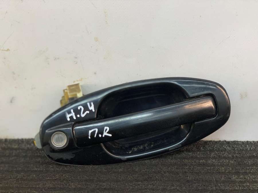 Ручка наружная передняя правая Hyundai Santa Fe 1 поколение внедорожник 2001г. | Фото № 1 Ручка наружная передняя правая Hyundai Santa Fe 1 поколение внедорожник 2001г. - Фото 1