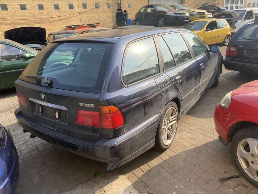 8236359 Шторка (полка) багажника BMW 5-Series (E39) (1995-2004) Универсал 2001г. | Фото № 12 8236359 Шторка (полка) багажника BMW 5-Series (E39) (1995-2004) Универсал 2001г. - Фото 12