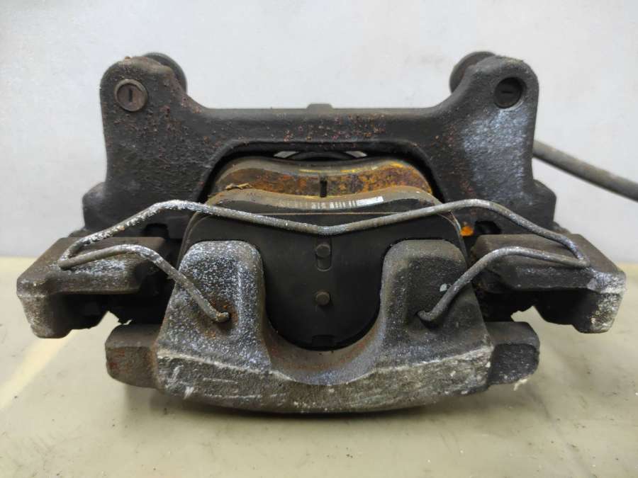 Суппорт тормозной передний правый Volkswagen Passat USA седан 2017г. | Фото № 3 Суппорт тормозной передний правый Volkswagen Passat USA седан 2017г. - Фото 3