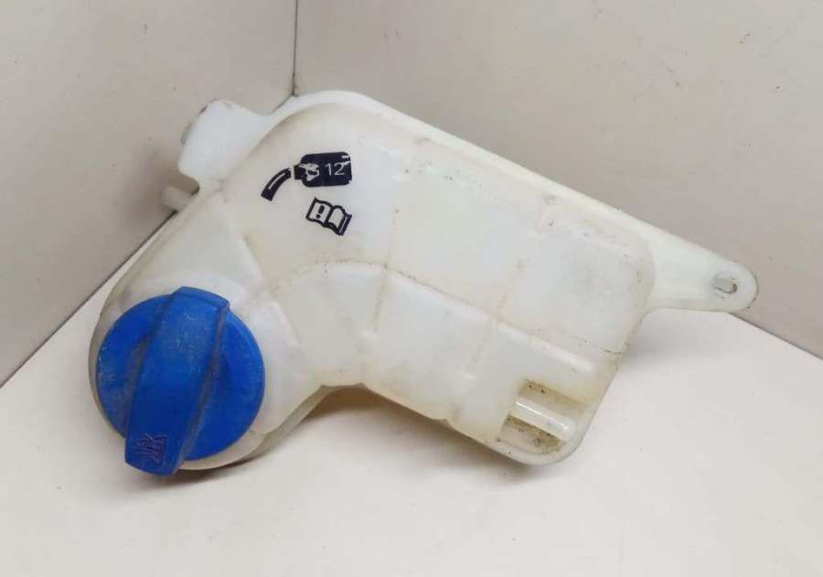 4F0121403 Бачок расширительный  Audi A6 4F/C6 седан 2006г. | Фото № 1  4F0121403 Бачок расширительный  Audi A6 4F/C6 седан 2006г. - Фото 1