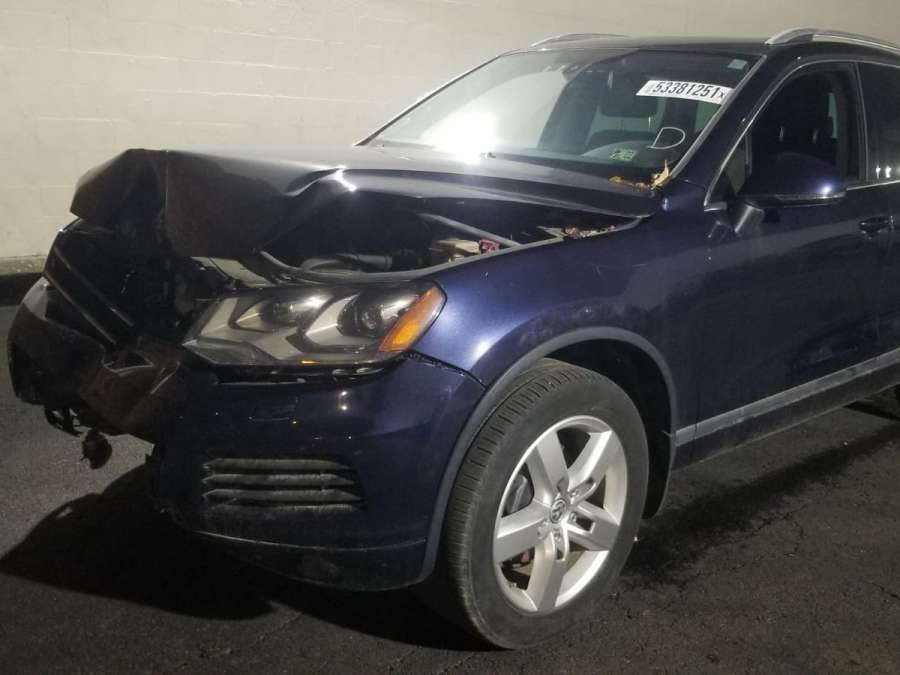 7P1927225 Кнопка ручного тормоза  Volkswagen Touareg 2 (2010-2018) Внедорожник 2012г. | Фото № 15  7P1927225 Кнопка ручного тормоза  Volkswagen Touareg 2 (2010-2018) Внедорожник 2012г. - Фото 15