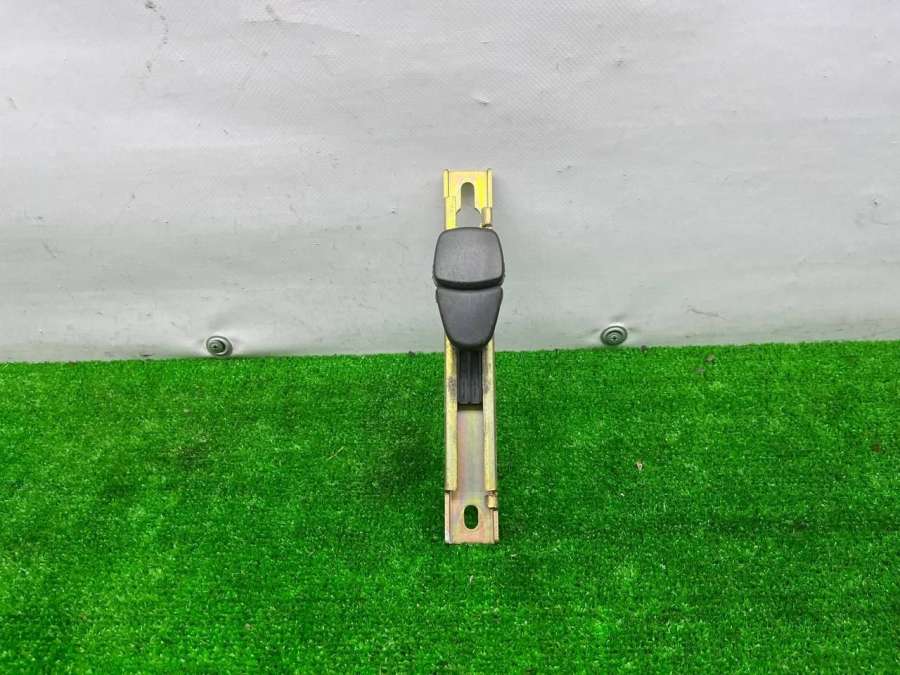 9285185R550147700 Механизм регулировки высоты ремня безопасности Peugeot 206 1 1999г. | Фото № 1 9285185R550147700 Механизм регулировки высоты ремня безопасности Peugeot 206 1 1999г. - Фото 1