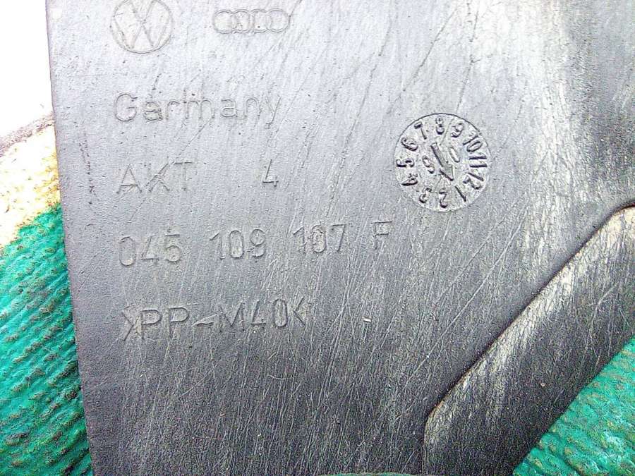 045109107F Защита (кожух) ремня ГРМ  Volkswagen Touran 2005г. | Фото № 4  045109107F Защита (кожух) ремня ГРМ  Volkswagen Touran 2005г. - Фото 4