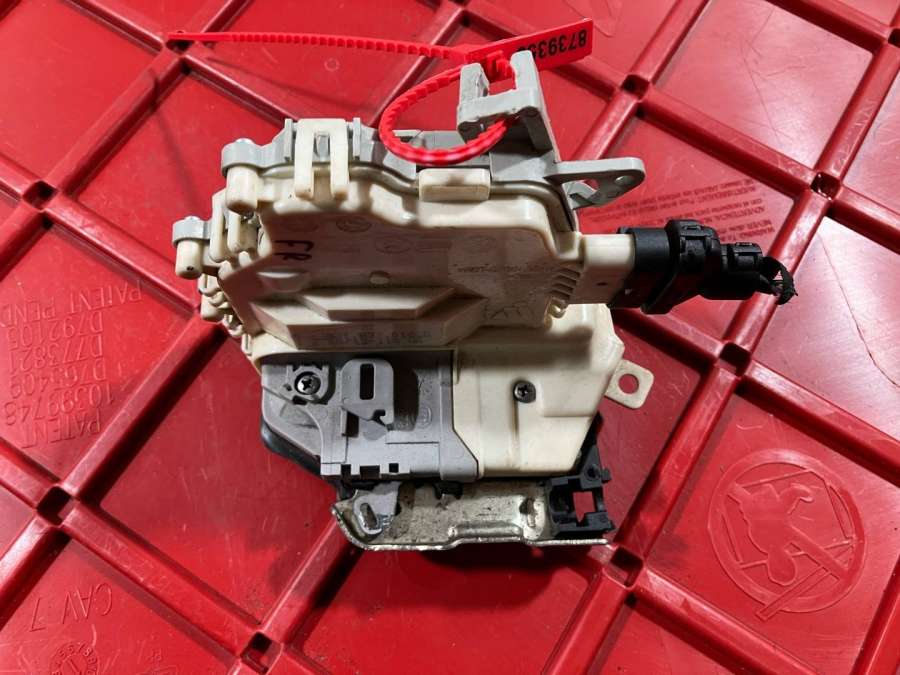 8J1837016D8J1837016F Замок двери передней правой  Audi A6 4G/C7 2012г. | Фото № 3  8J1837016D8J1837016F Замок двери передней правой  Audi A6 4G/C7 2012г. - Фото 3