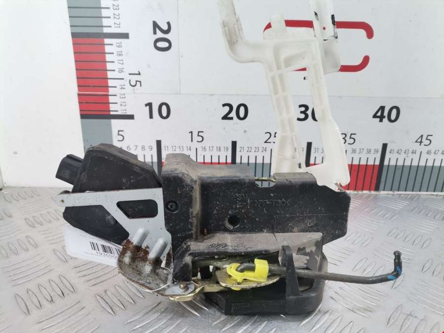 Замок двери задней левой Hyundai Santa Fe 1 (SM) (2000-2006) Внедорожник 5дв. 2004г. | Фото № 3 Замок двери задней левой Hyundai Santa Fe 1 (SM) (2000-2006) Внедорожник 5дв. 2004г. - Фото 3