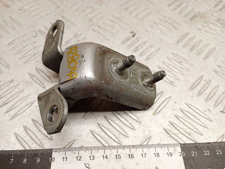 Петля двери задней левой Toyota RAV4 2 (XA20) 2004г. | Фото № 3 Петля двери задней левой Toyota RAV4 2 (XA20) 2004г. - Фото 3