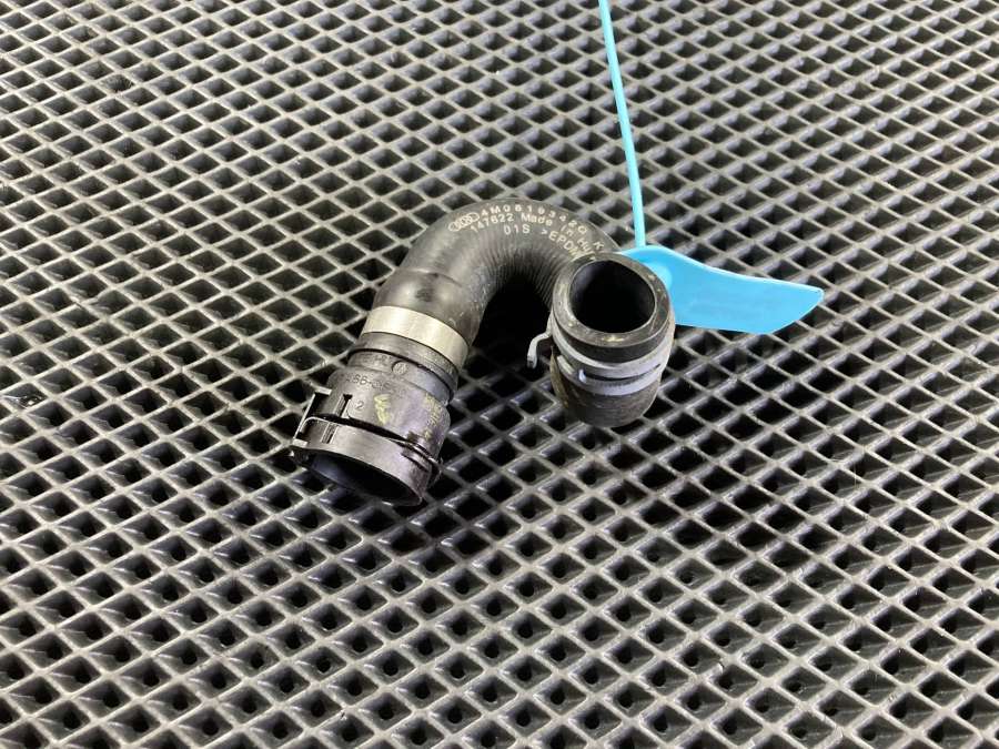 4M0819342Q Патрубок (трубопровод, шланг) Audi Q7 4M 2017г. | Фото № 1 4M0819342Q Патрубок (трубопровод, шланг) Audi Q7 4M 2017г. - Фото 1